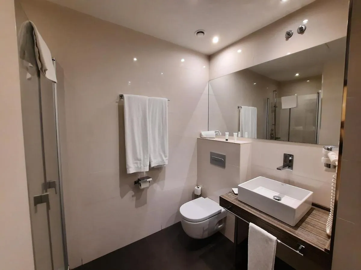 **** Hotel Hellosky Air Rooms Madrid Espagne