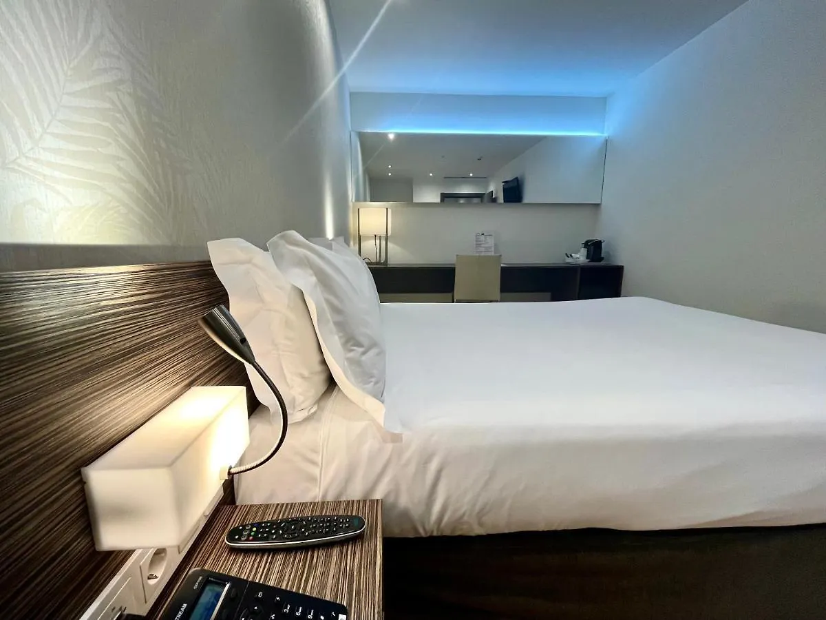 Hellosky Air Rooms Madrid 4*,