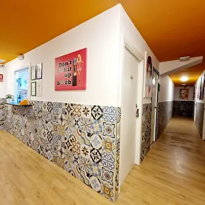 Arc House Хостел
